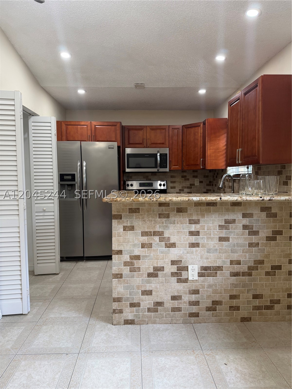 VISTA ALEGRE TOWNHOMES VI - Residential Lease