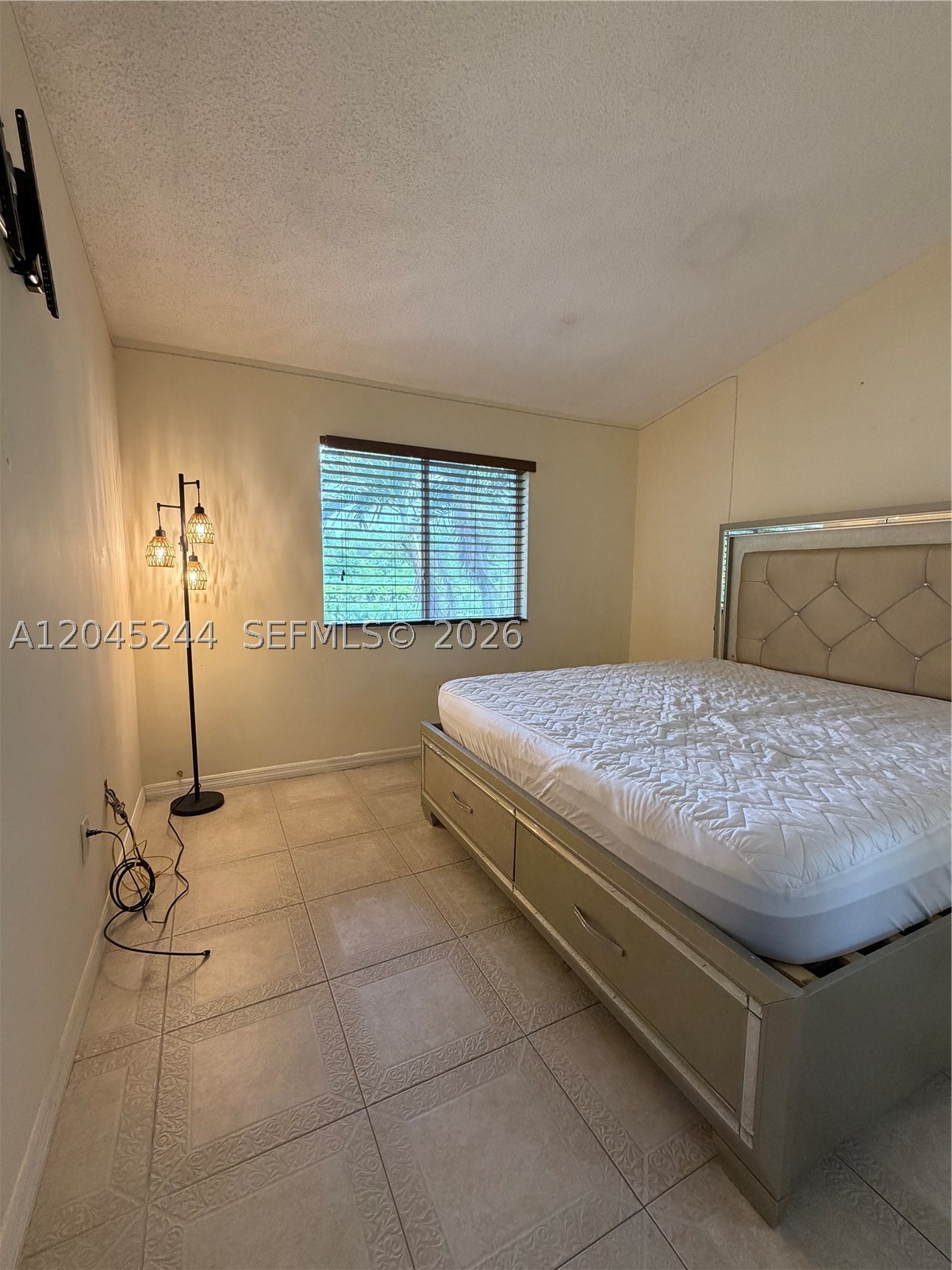 VISTA ALEGRE TOWNHOMES VI - Residential Lease