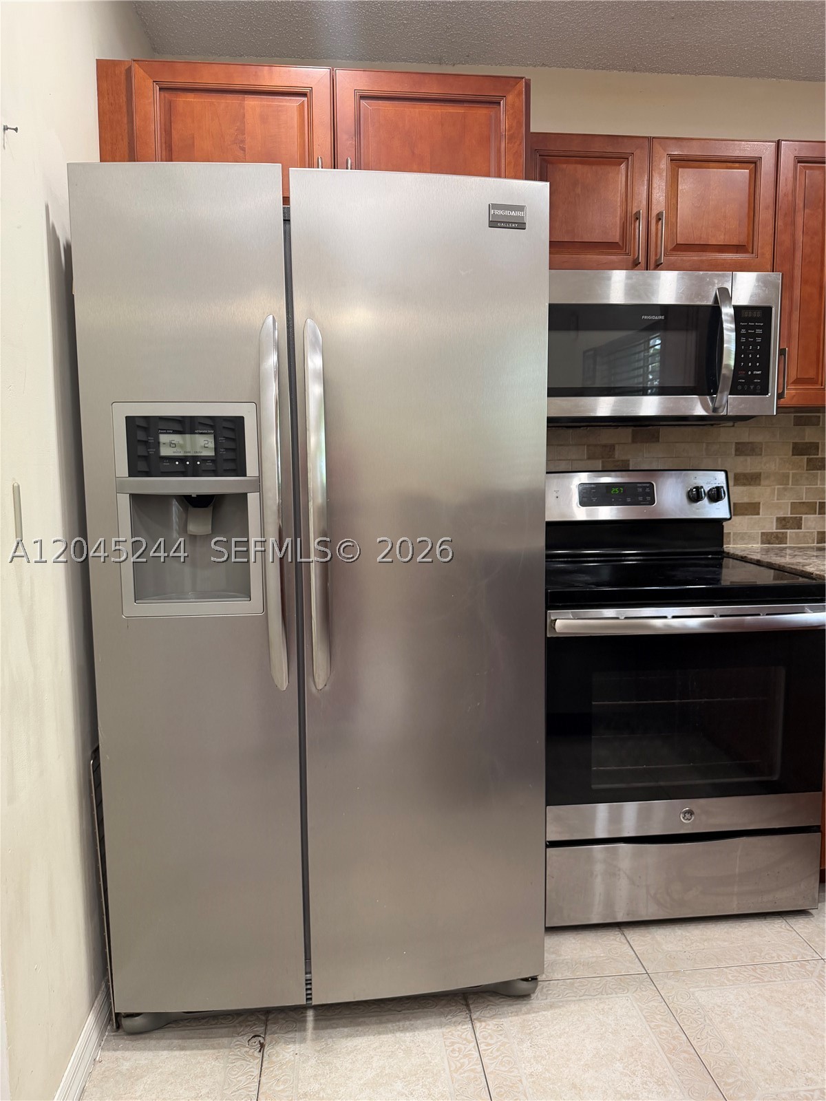 VISTA ALEGRE TOWNHOMES VI - Residential Lease
