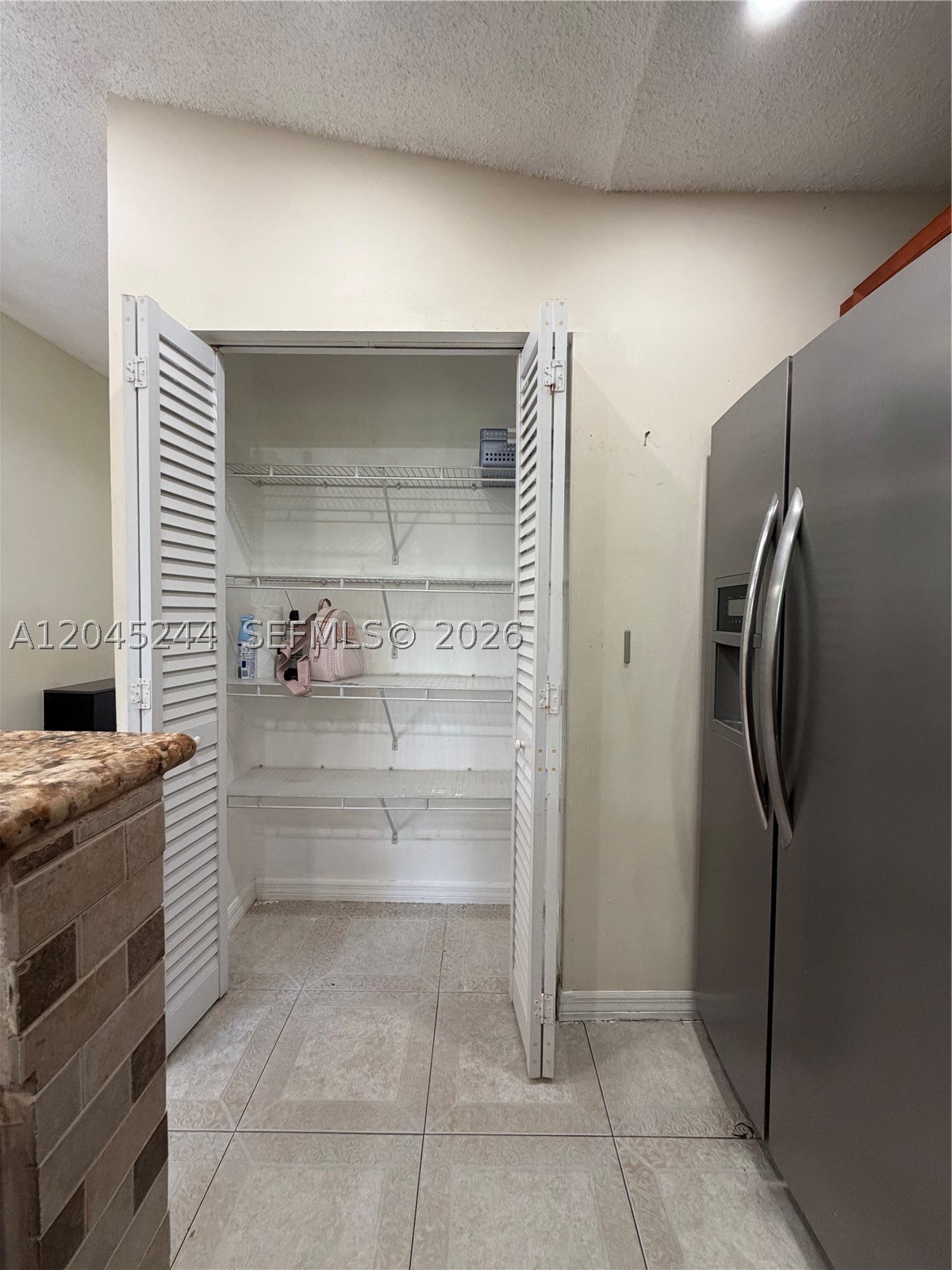 VISTA ALEGRE TOWNHOMES VI - Residential Lease