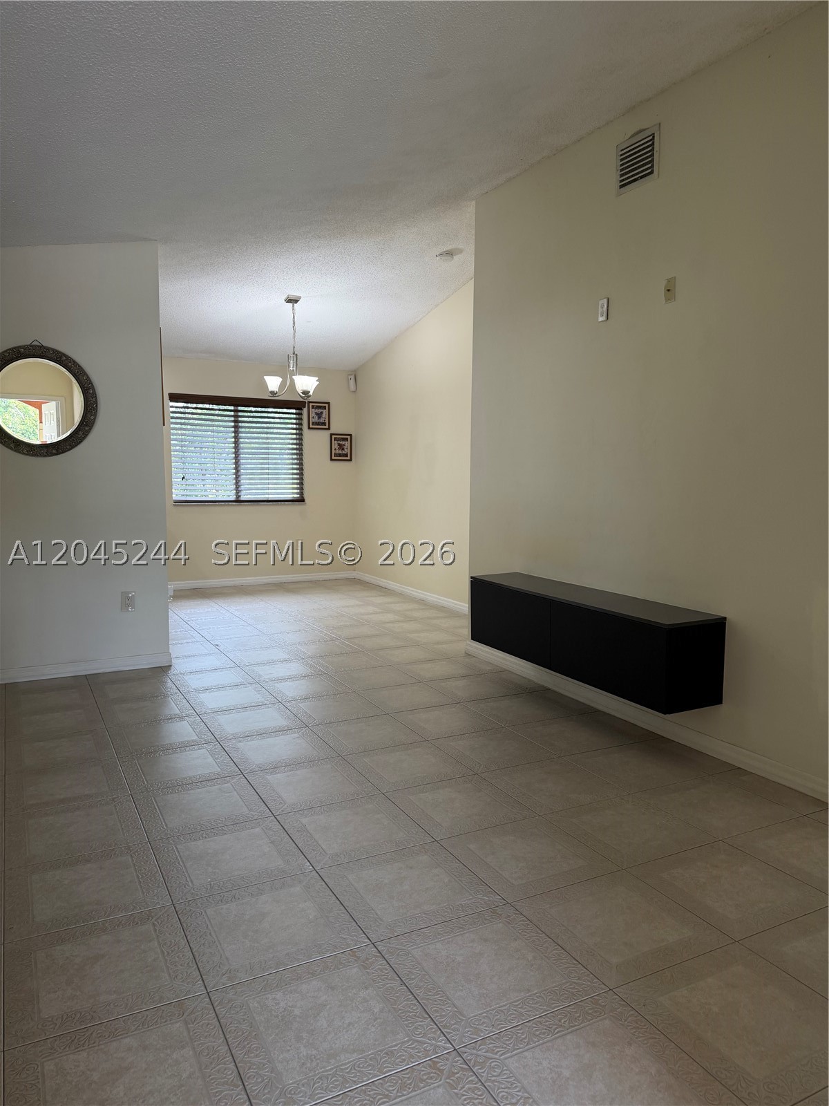 VISTA ALEGRE TOWNHOMES VI - Residential Lease