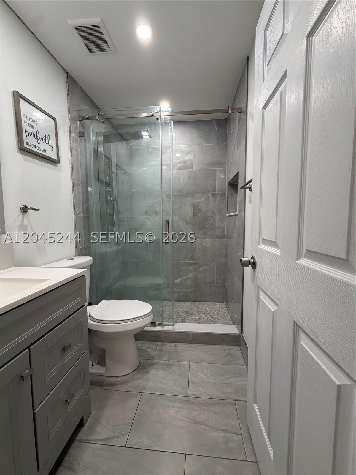 VISTA ALEGRE TOWNHOMES VI - Residential Lease