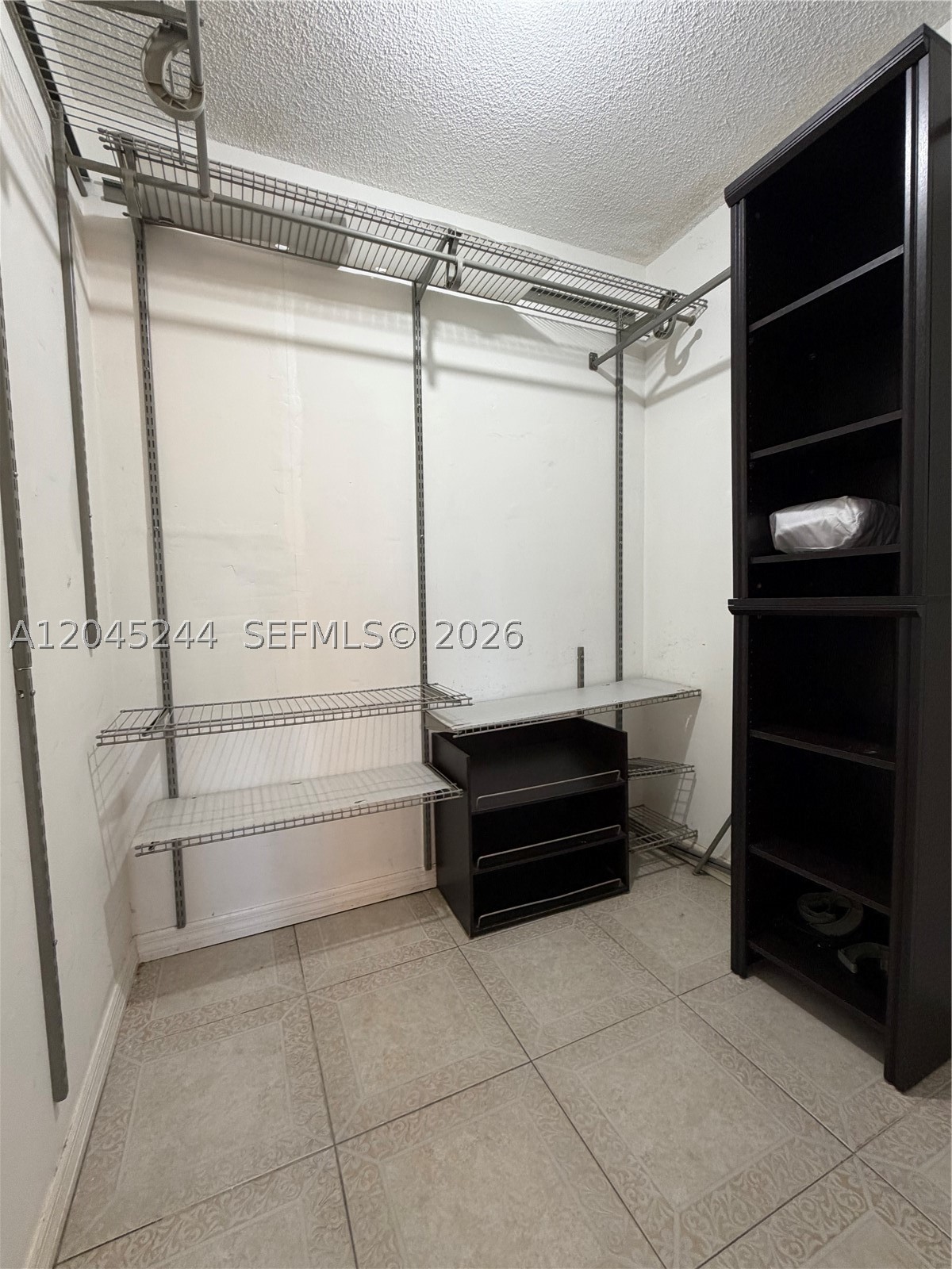 VISTA ALEGRE TOWNHOMES VI - Residential Lease
