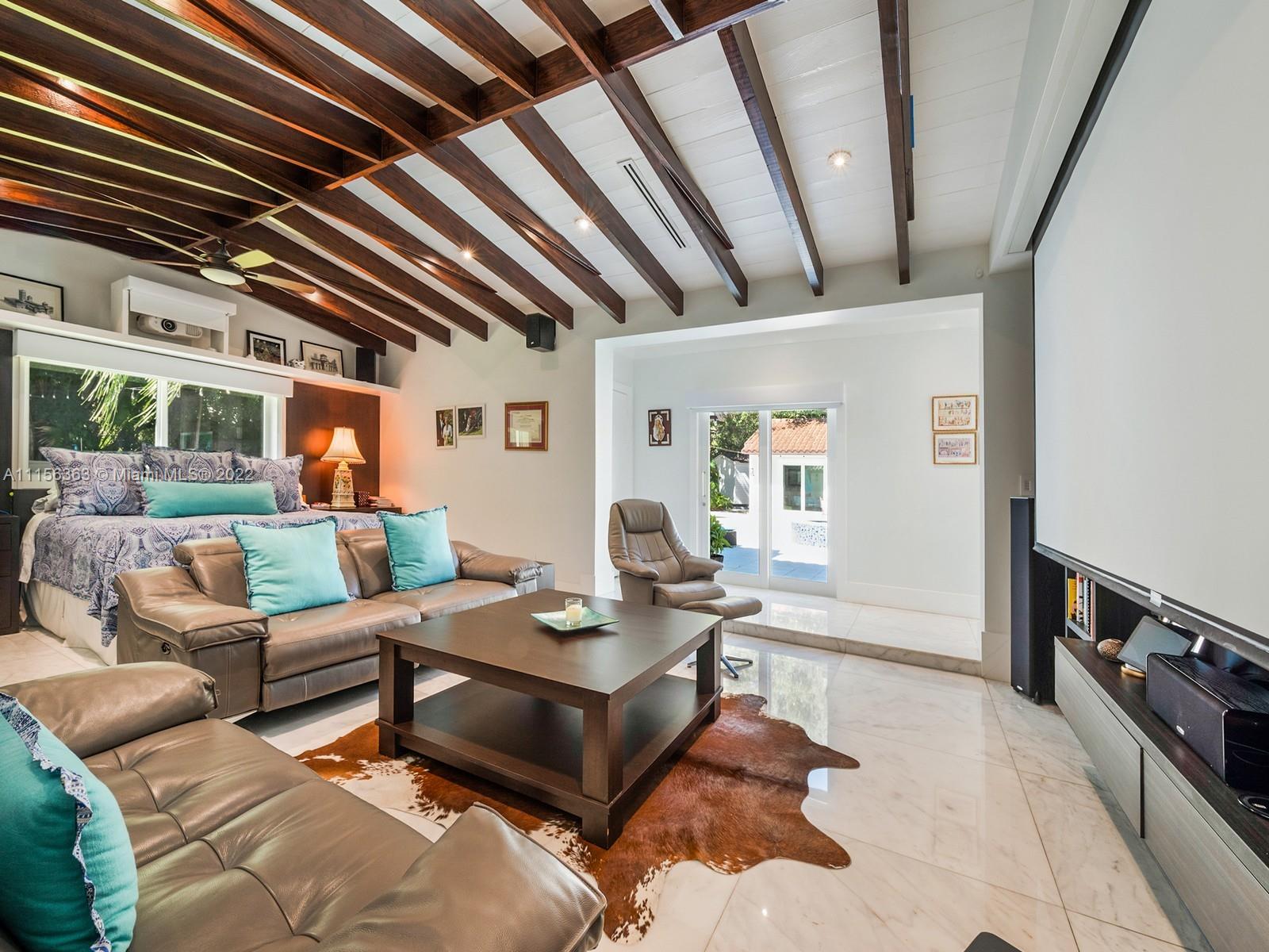 TOWN & RANCH ESTS - Residential