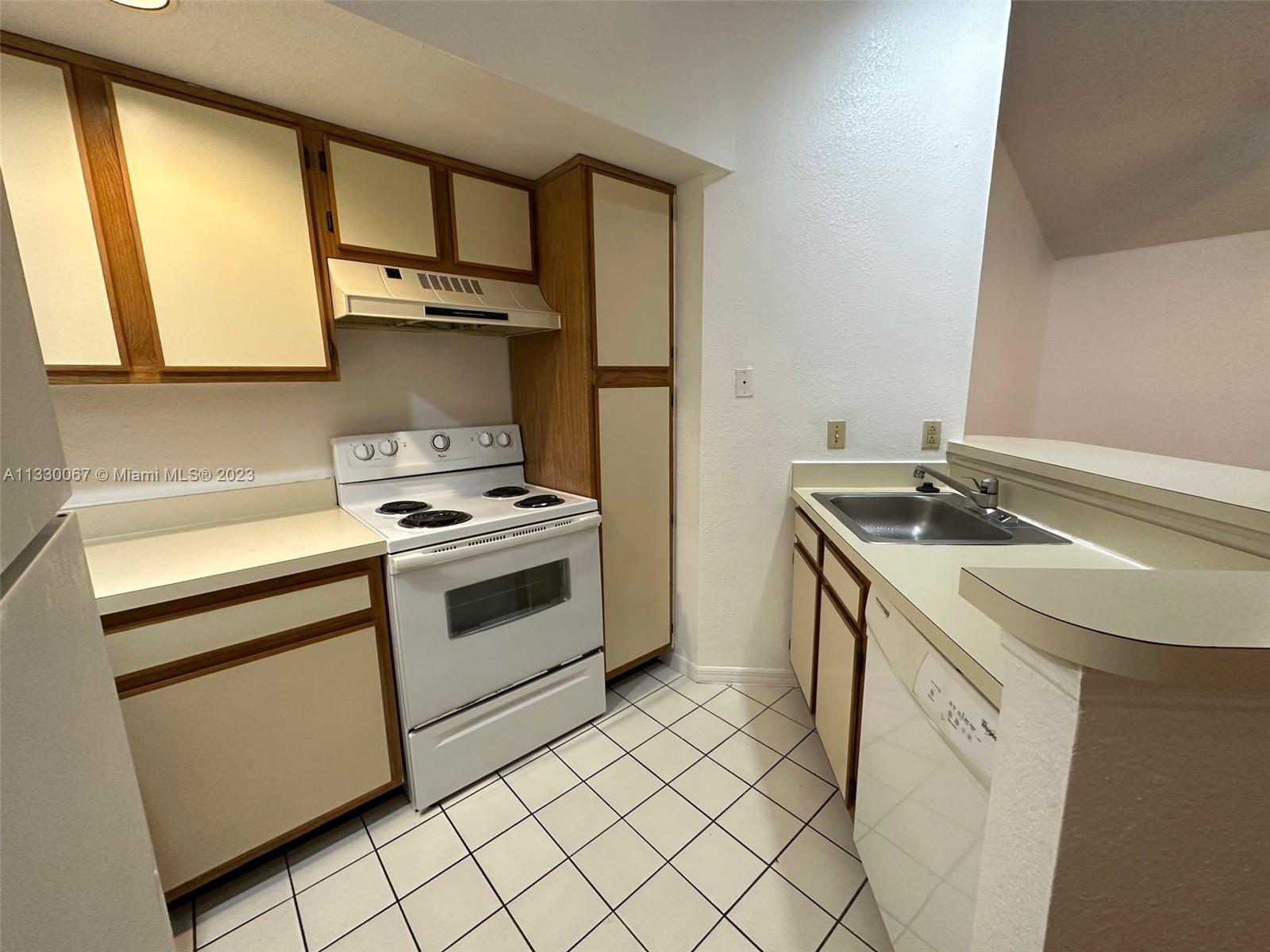 ISLES AT LAGO MAR CONDO - Residential Lease
