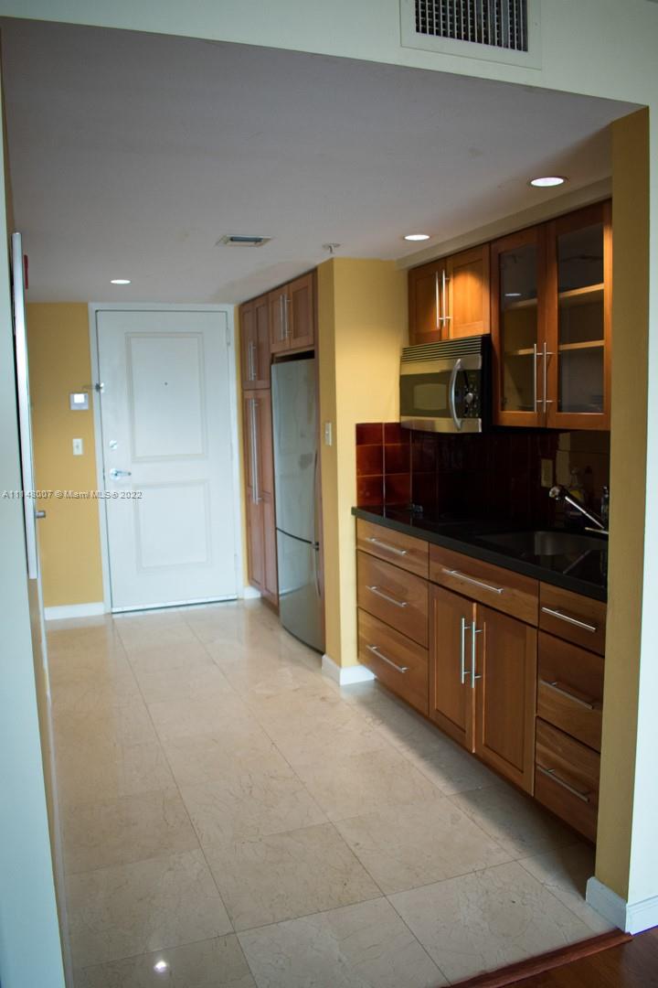 THE RESIDENCES AT SUNSET - Residential Lease