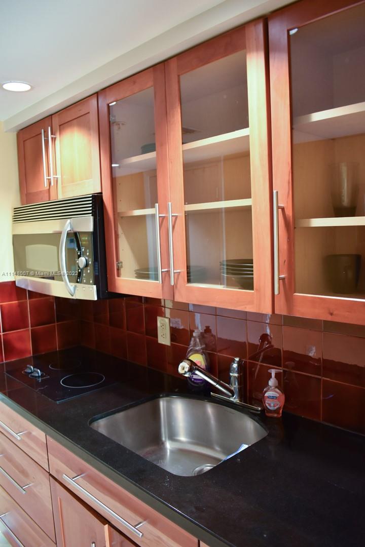 THE RESIDENCES AT SUNSET - Residential Lease
