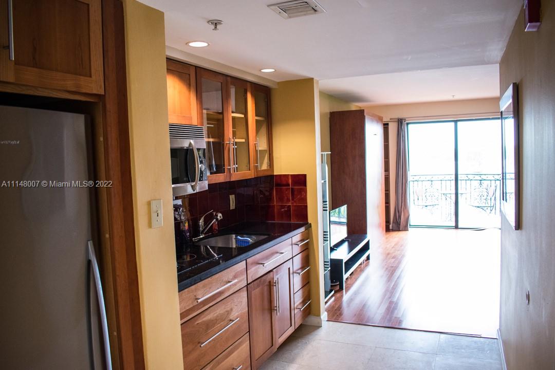 THE RESIDENCES AT SUNSET - Residential Lease