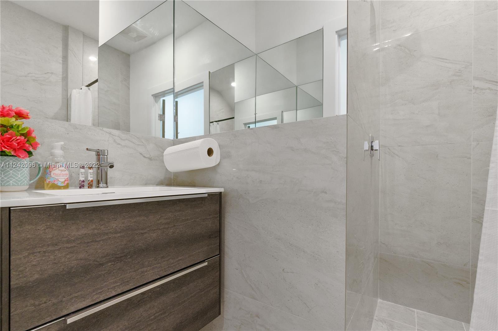 AVALON SUB - Residential Lease