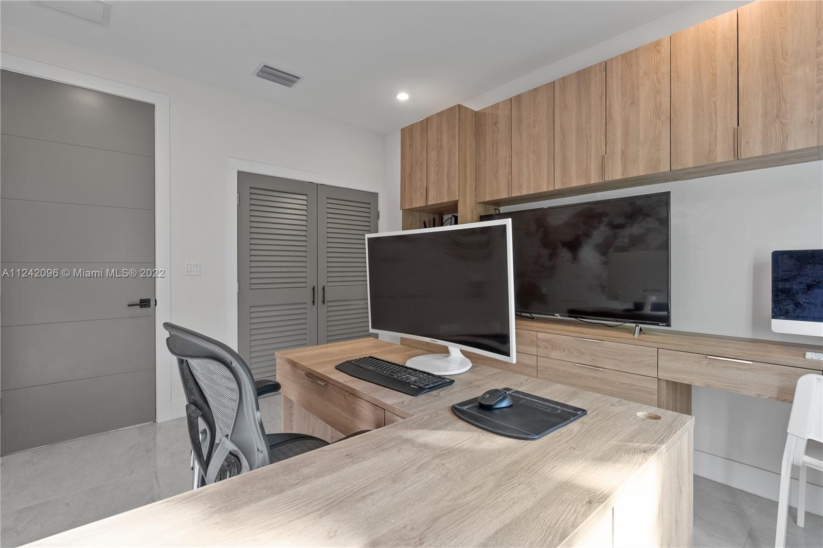 AVALON SUB - Residential Lease