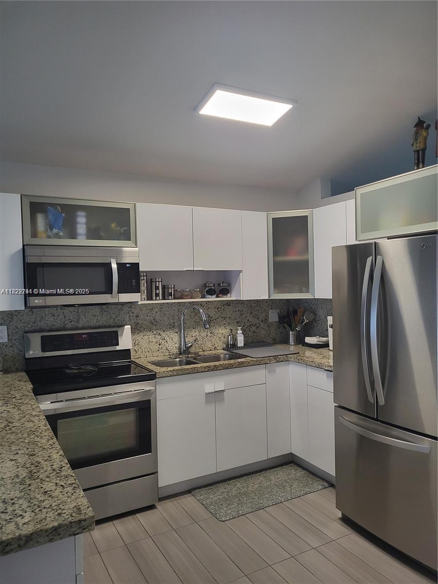 BRIGHTONS MEADOW LANDINGS - Residential Lease