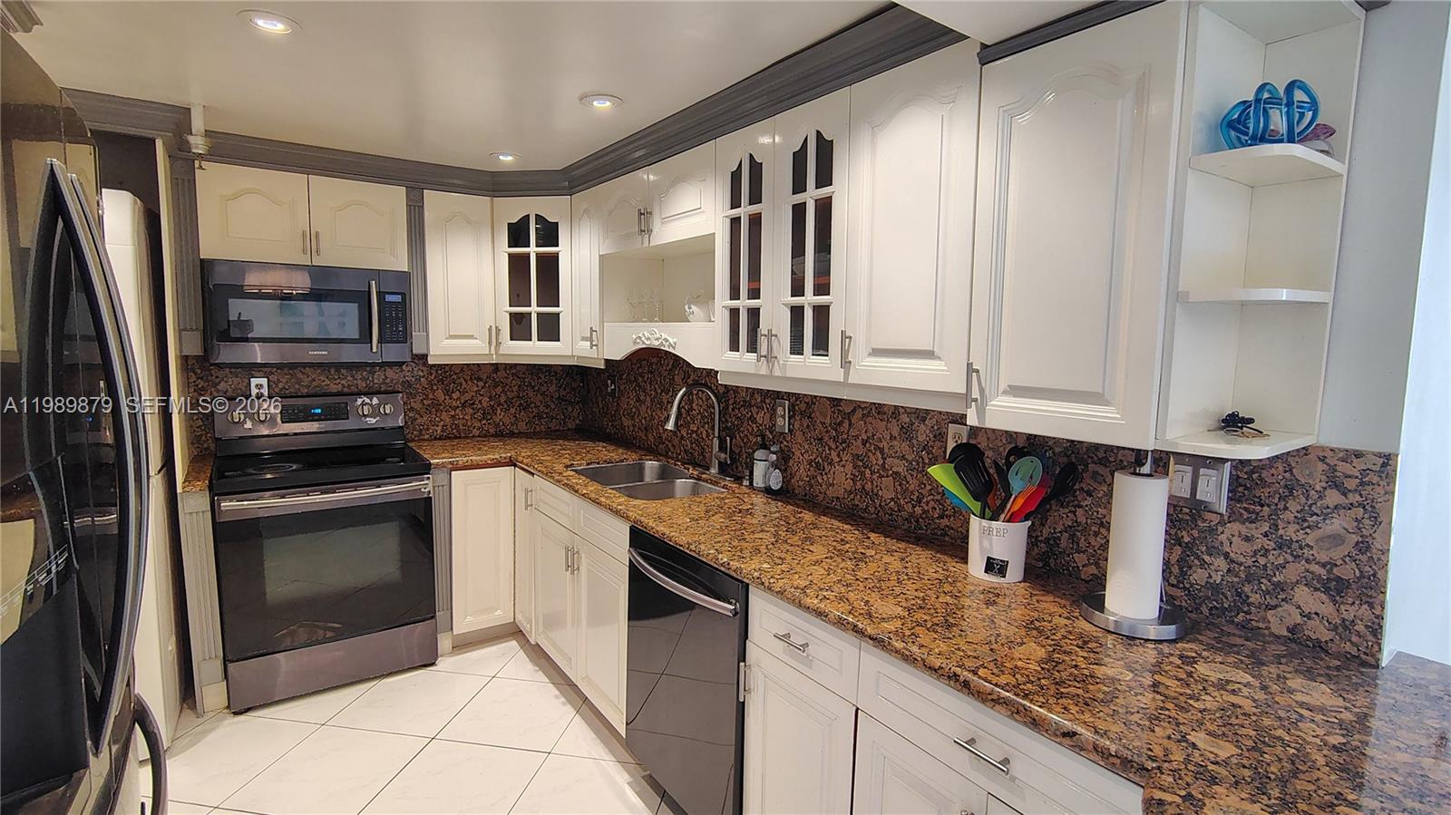 WINSTON TOWERS 700 CONDO - Residential