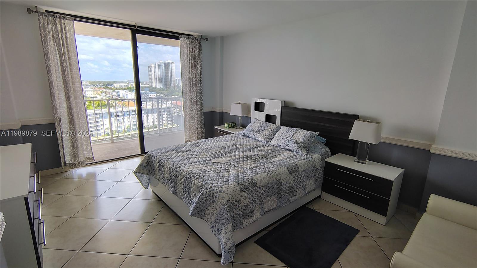 WINSTON TOWERS 700 CONDO - Residential