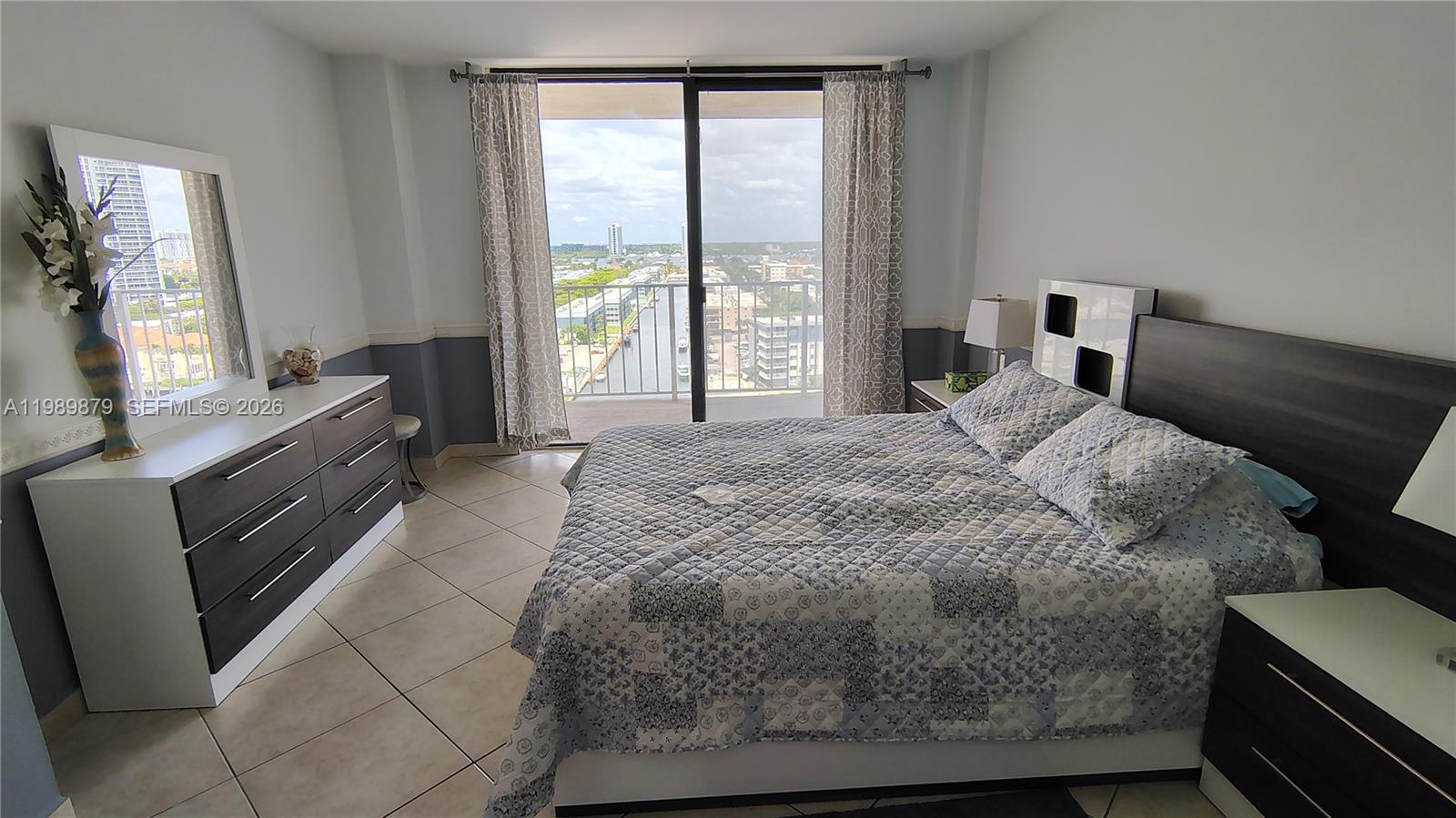 WINSTON TOWERS 700 CONDO - Residential