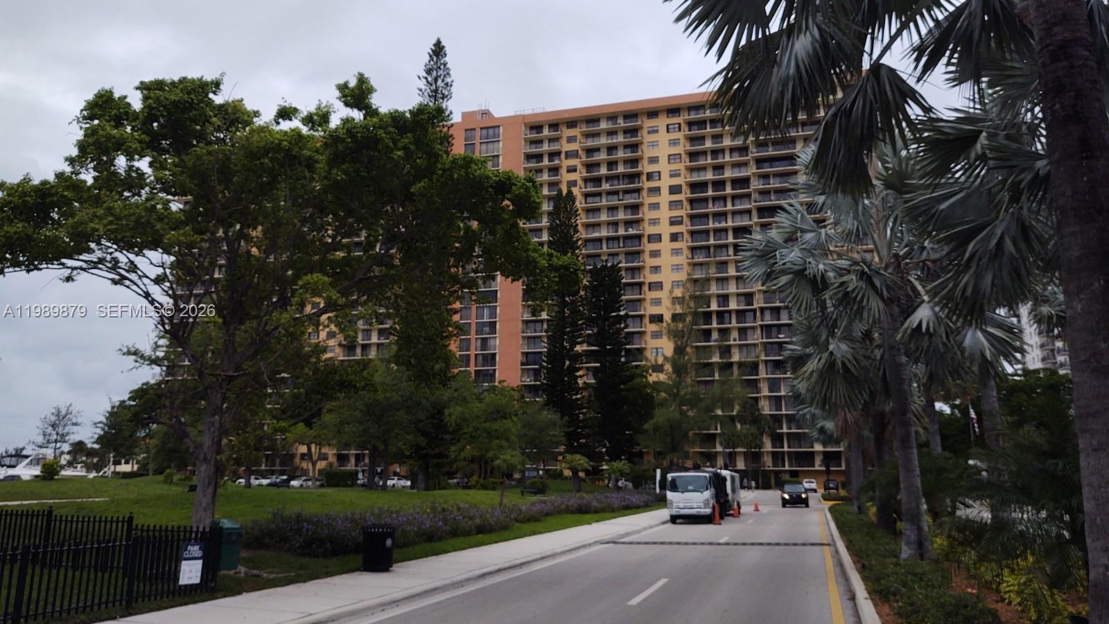 WINSTON TOWERS 700 CONDO - Residential