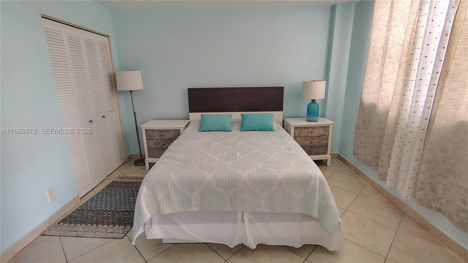 WINSTON TOWERS 700 CONDO - Residential