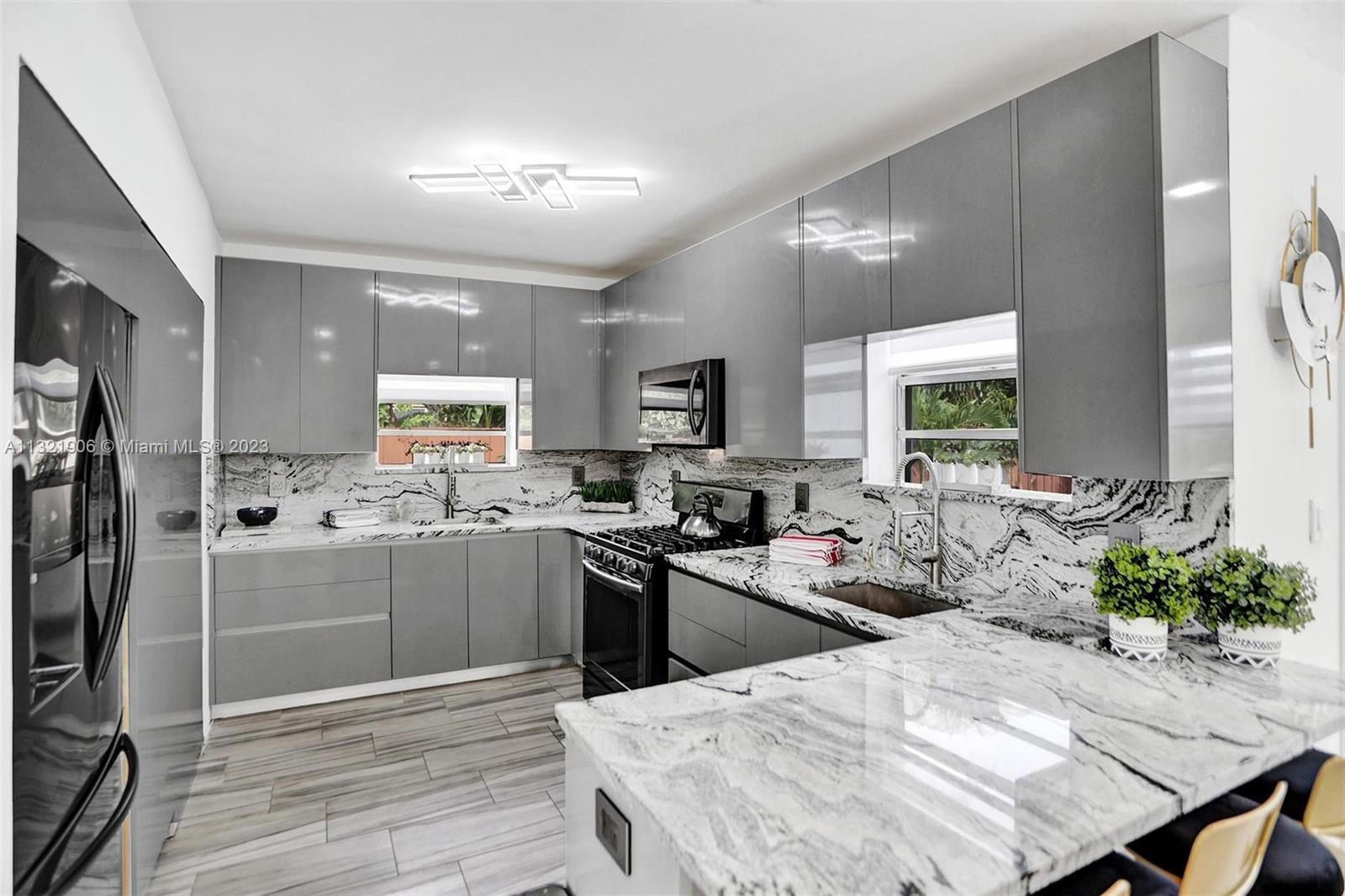 MANANA - Residential