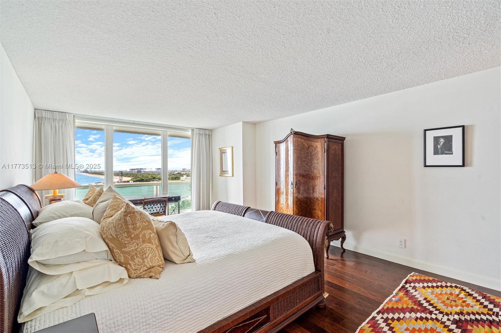 POINT OF AMERICAS - Residential