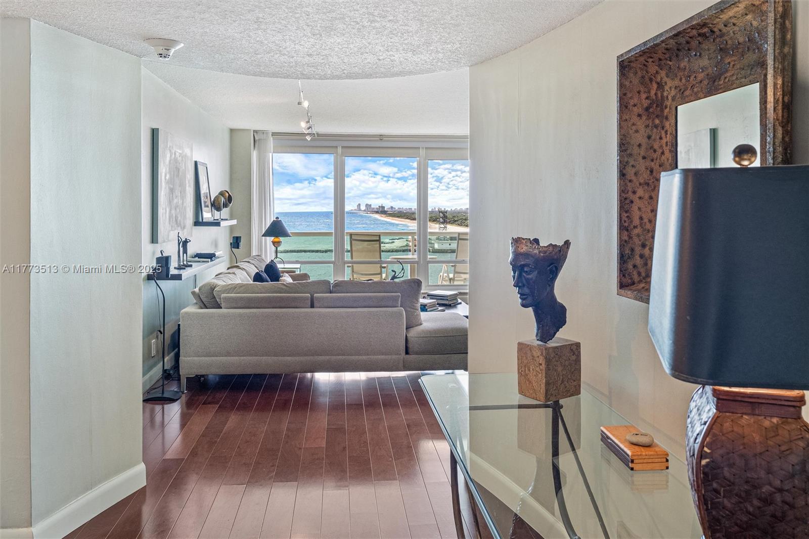 POINT OF AMERICAS - Residential