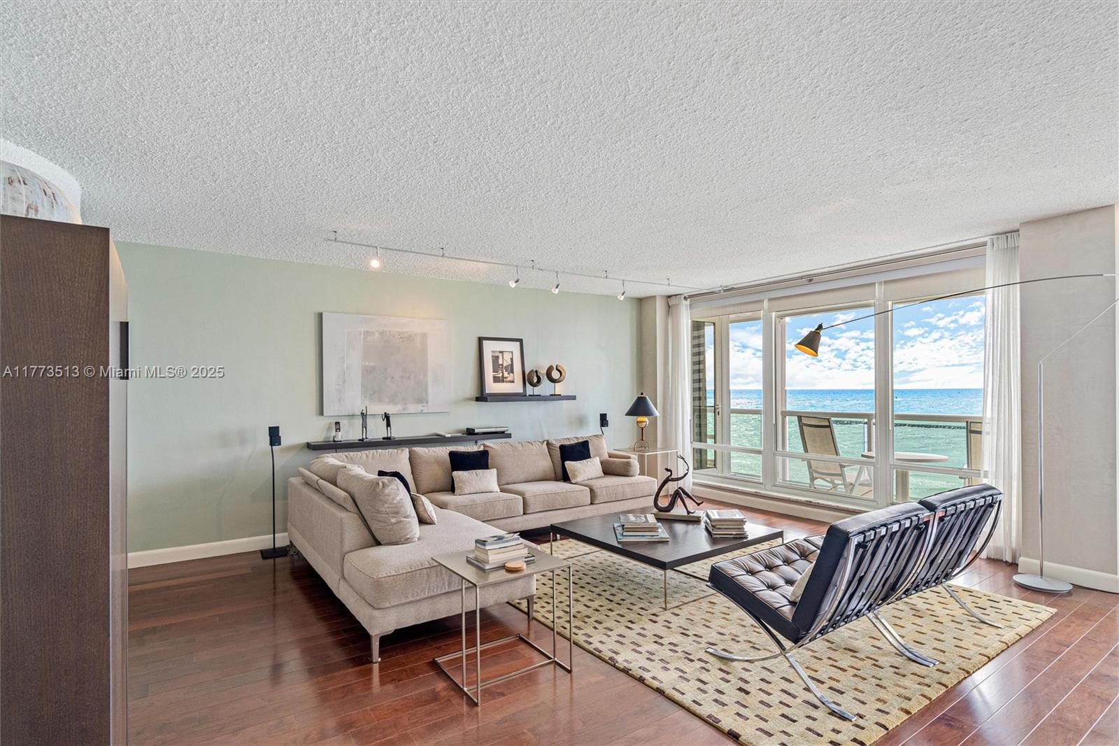 POINT OF AMERICAS - Residential