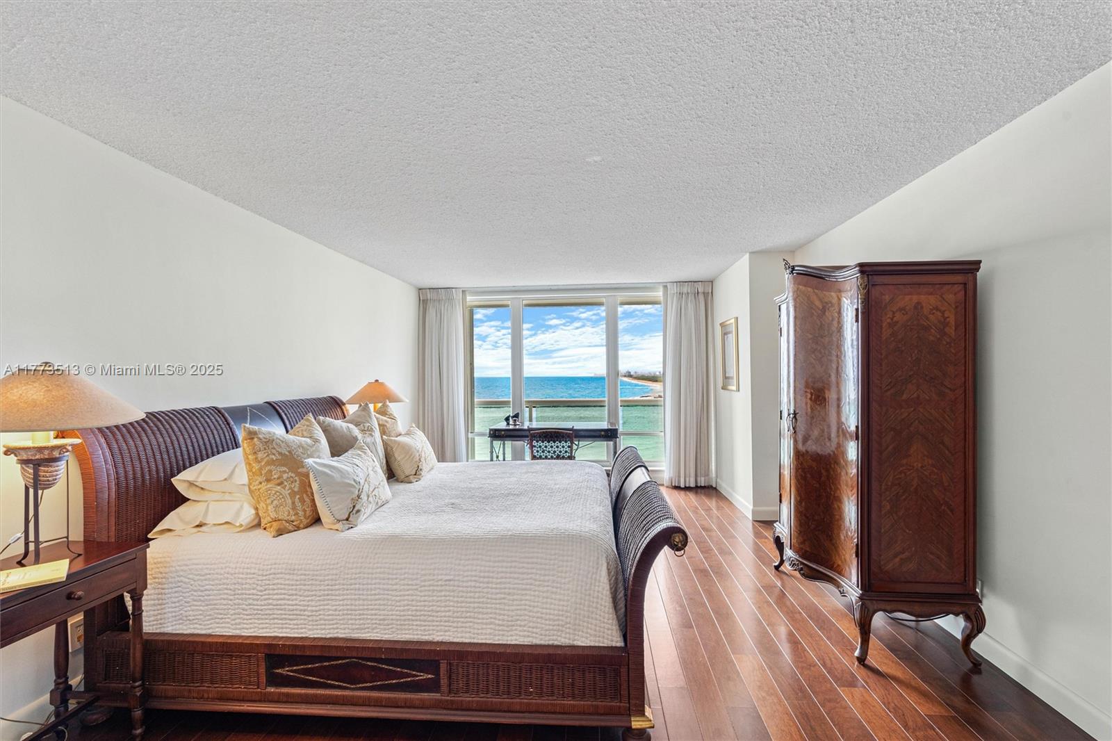 POINT OF AMERICAS - Residential