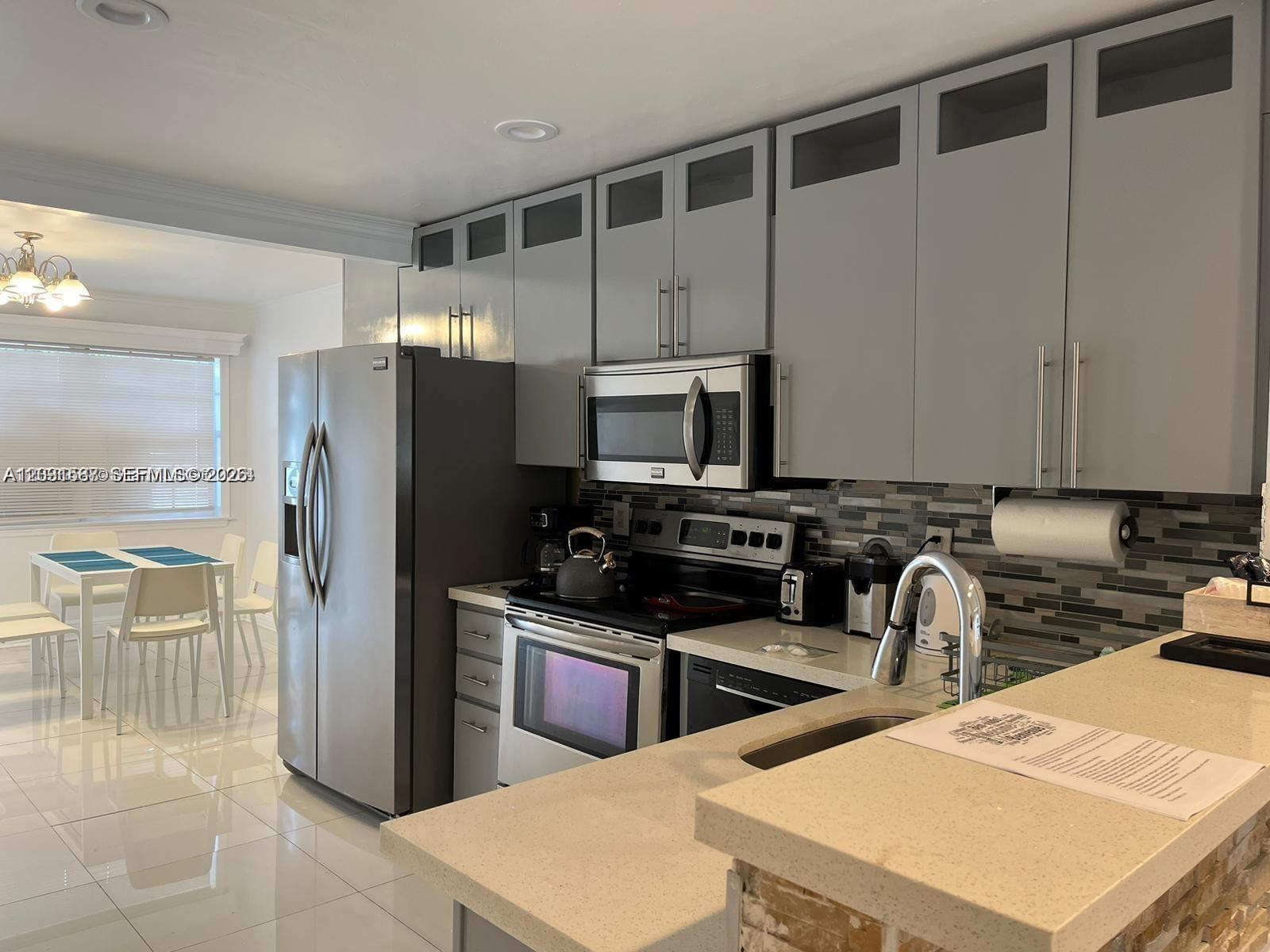 Big home 2/1 in the Heart of Hollywood. Open Concept kitchen with living/dining area and extra breakfast bar. Washer and Dryer in the unit. Great fenced backyard to enjoy entertaining with friends and family. Great size of rooms. Plenty of natural light in the entire house. Two Parking space assigned. Option for another third space upon request. Private entrance. Internet including in the monthly rent.