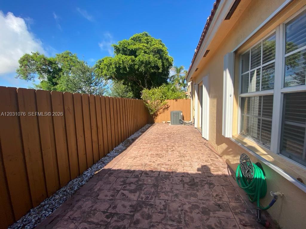 FOREST LAKES COUNTRY GARD - Residential Lease