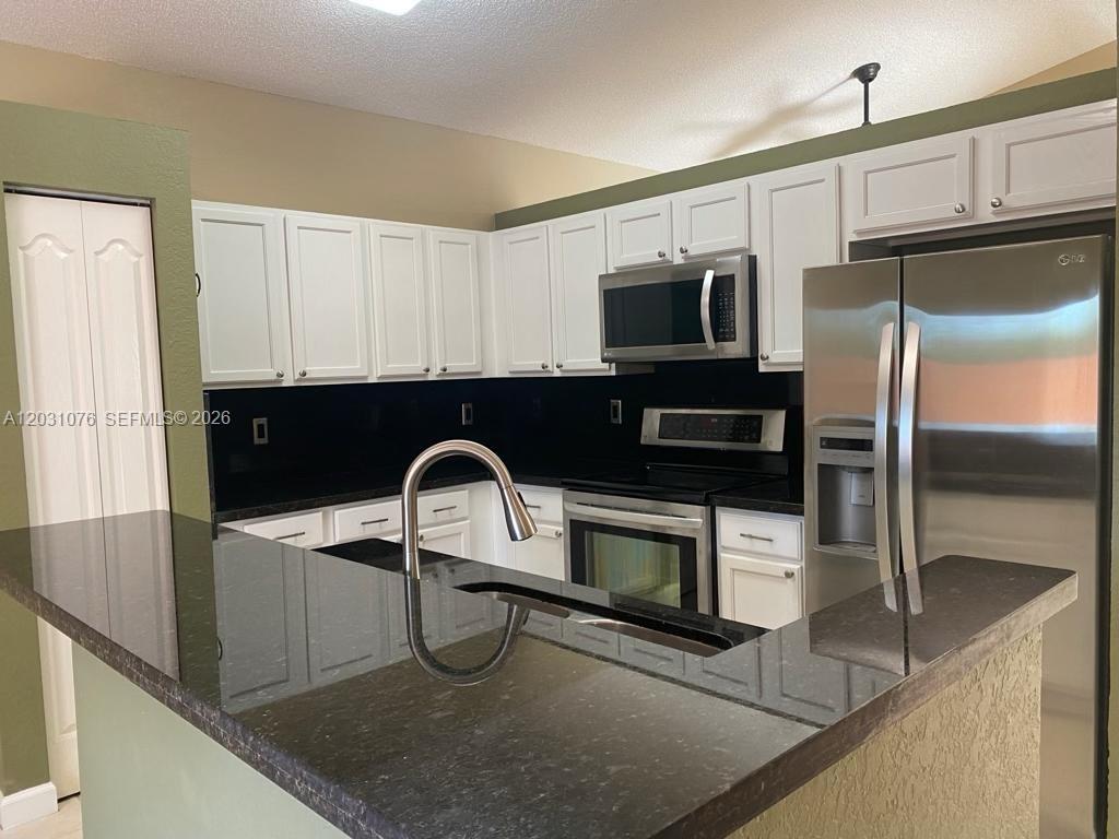 FOREST LAKES COUNTRY GARD - Residential Lease