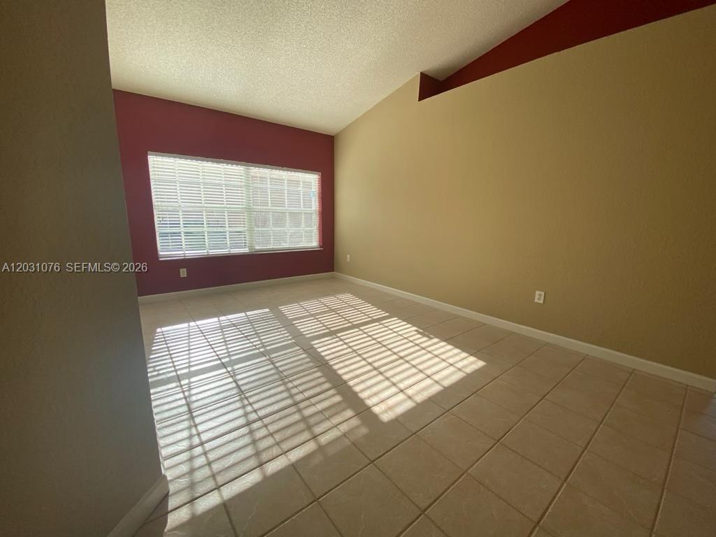 FOREST LAKES COUNTRY GARD - Residential Lease