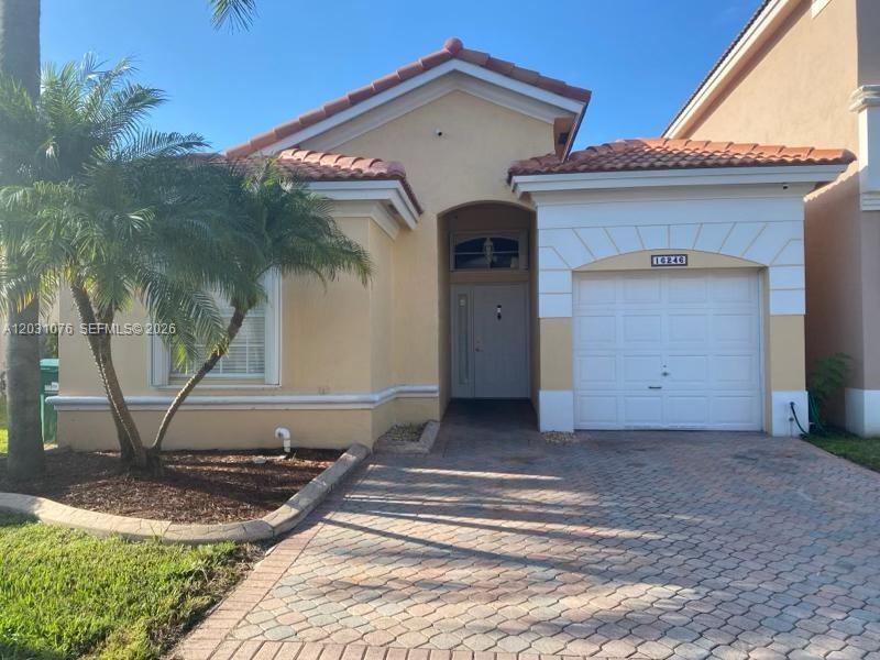 FOREST LAKES COUNTRY GARD - Residential Lease