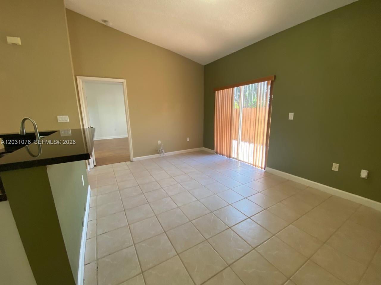 FOREST LAKES COUNTRY GARD - Residential Lease