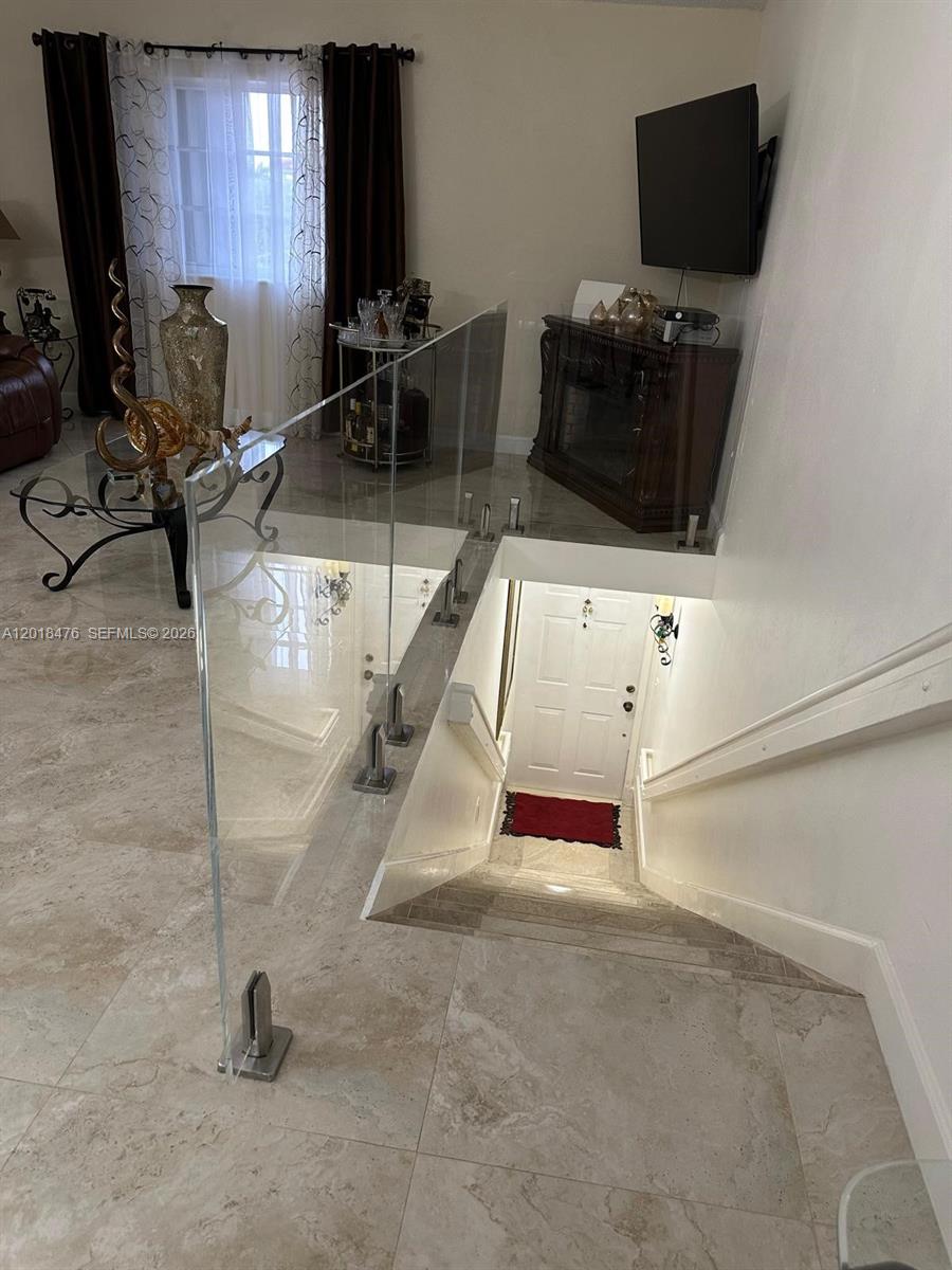 Condo-Townhouse 2/2 baths, remodeled  with stainless steel appliances, washer & dryer
ceramic tiles throughout , large balcony. Low HOA . A real jewel can view with confidence.
Roof is 2 years old, easy to show. Motivated seller .