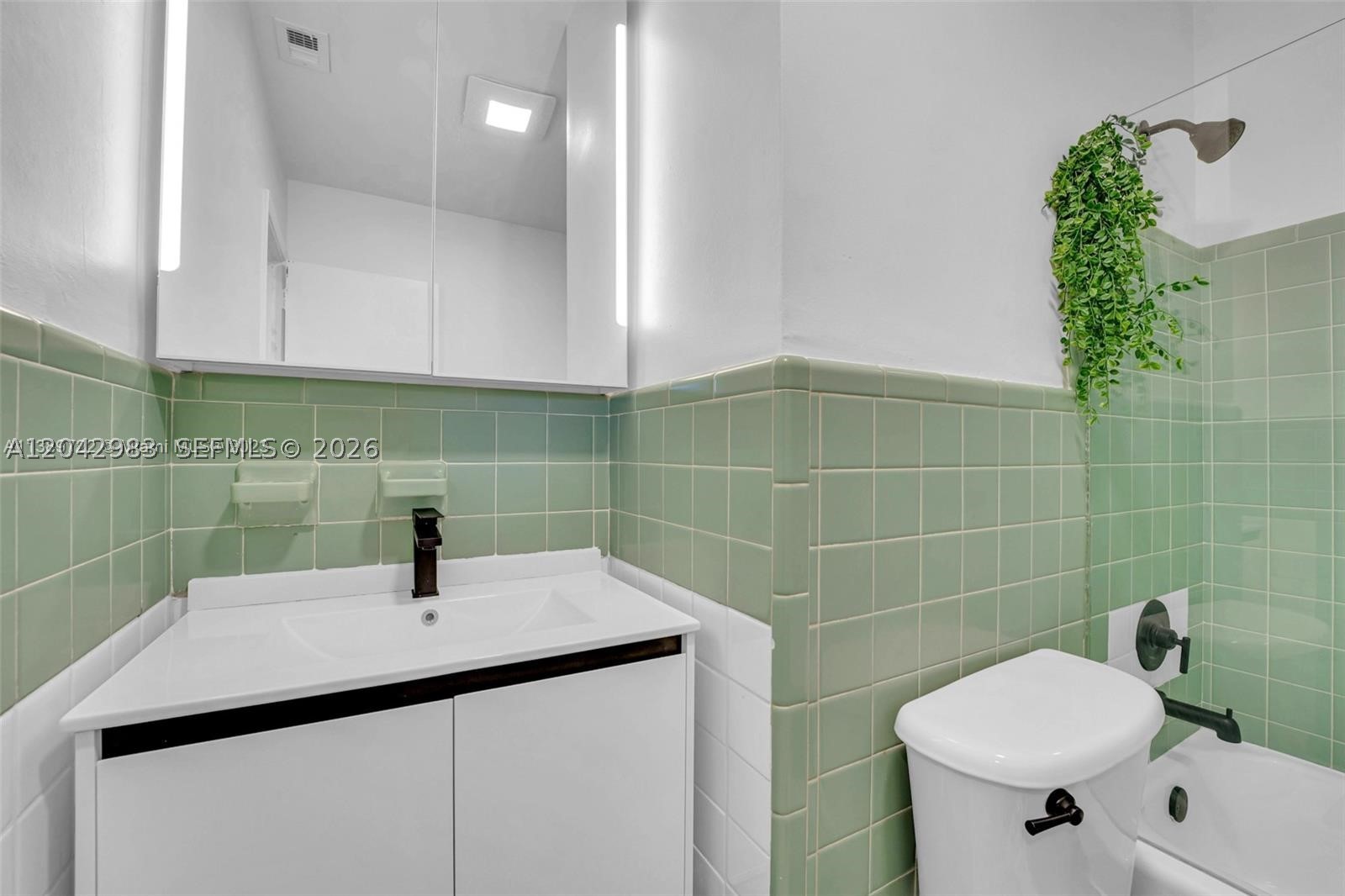 HOLLYWOOD HOMESITES SECON - Residential