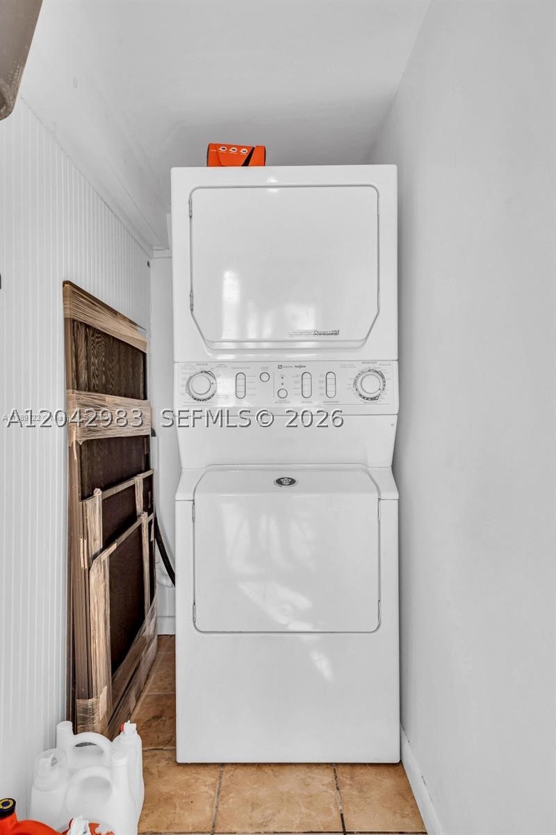 HOLLYWOOD HOMESITES SECON - Residential