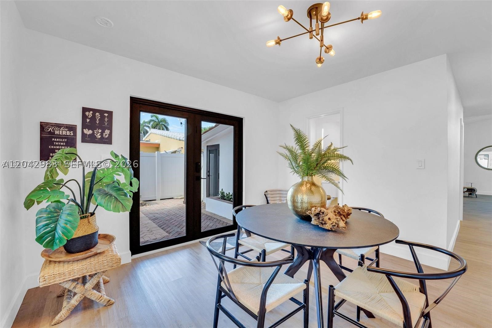 HOLLYWOOD HOMESITES SECON - Residential
