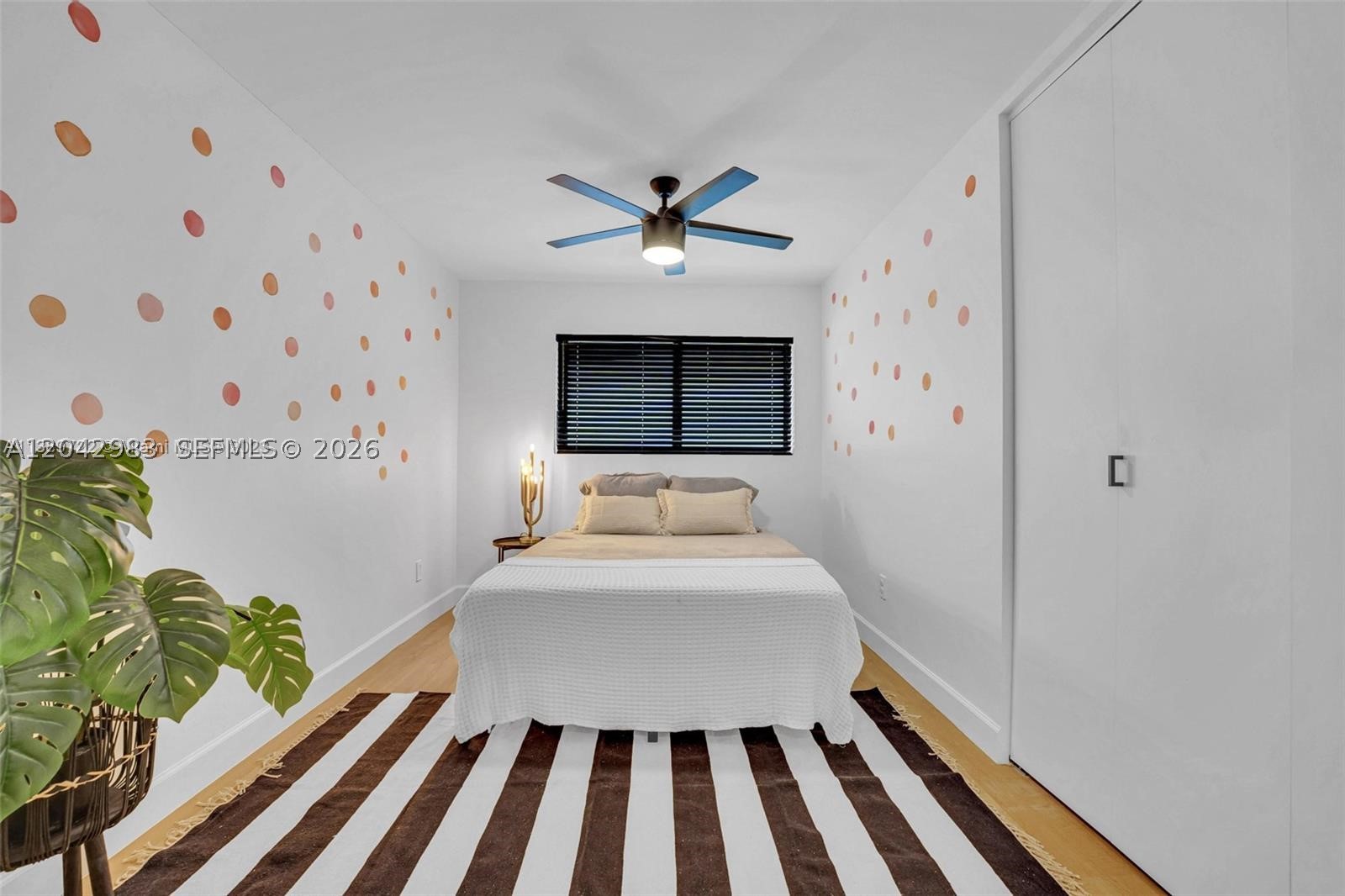 HOLLYWOOD HOMESITES SECON - Residential