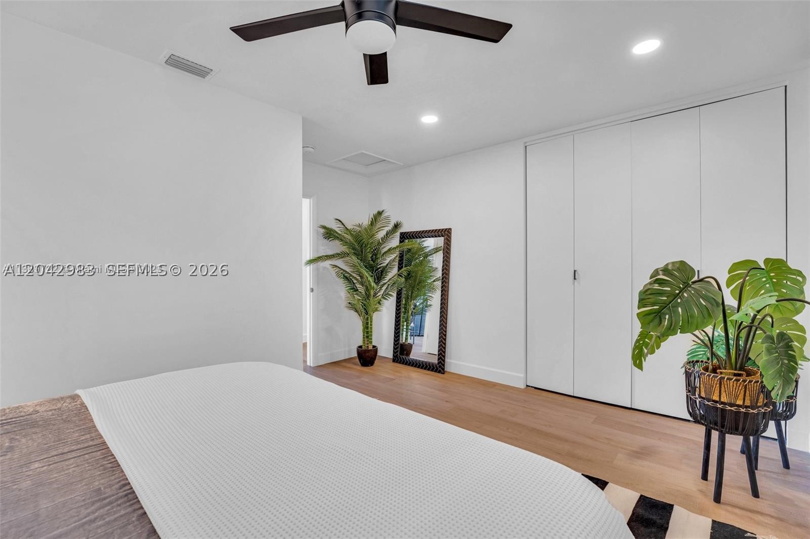 HOLLYWOOD HOMESITES SECON - Residential