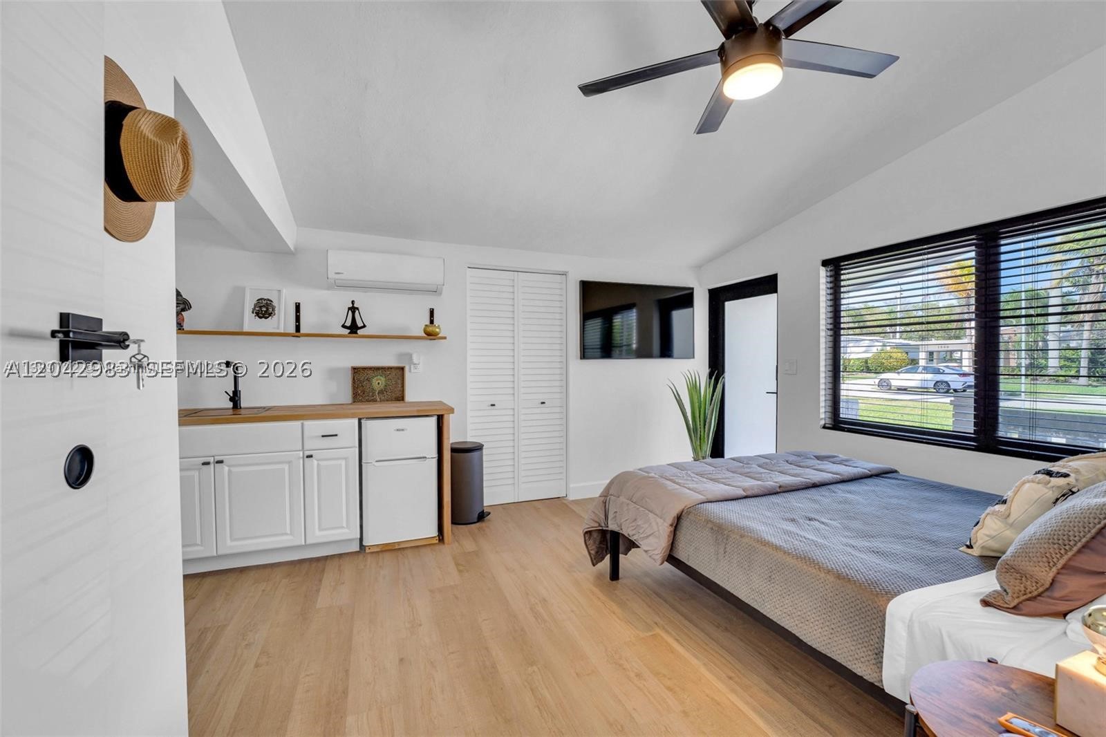 HOLLYWOOD HOMESITES SECON - Residential