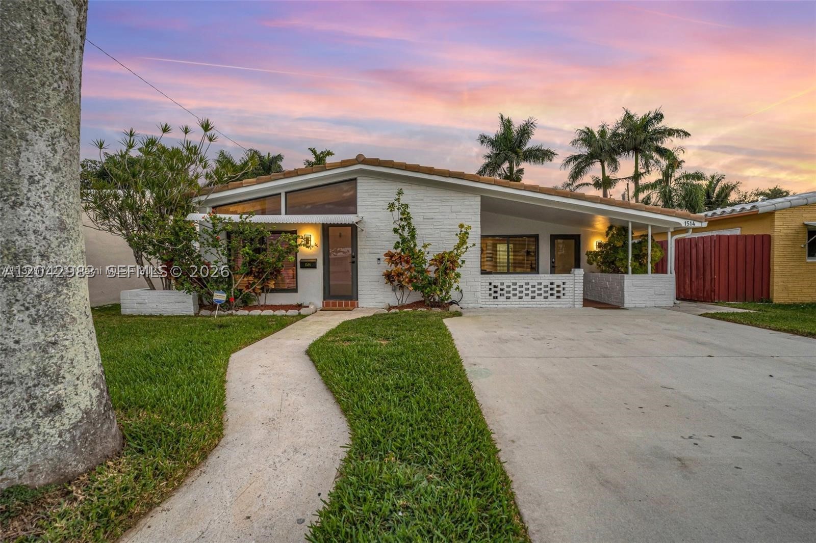 HOLLYWOOD HOMESITES SECON - Residential