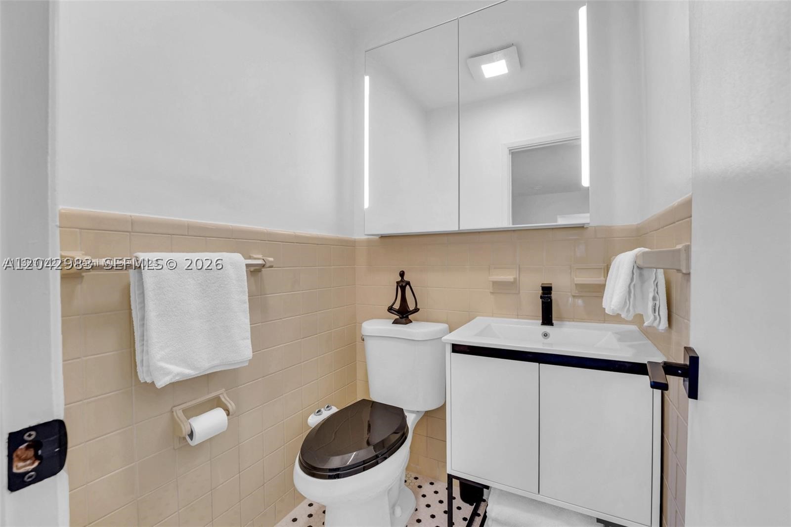HOLLYWOOD HOMESITES SECON - Residential