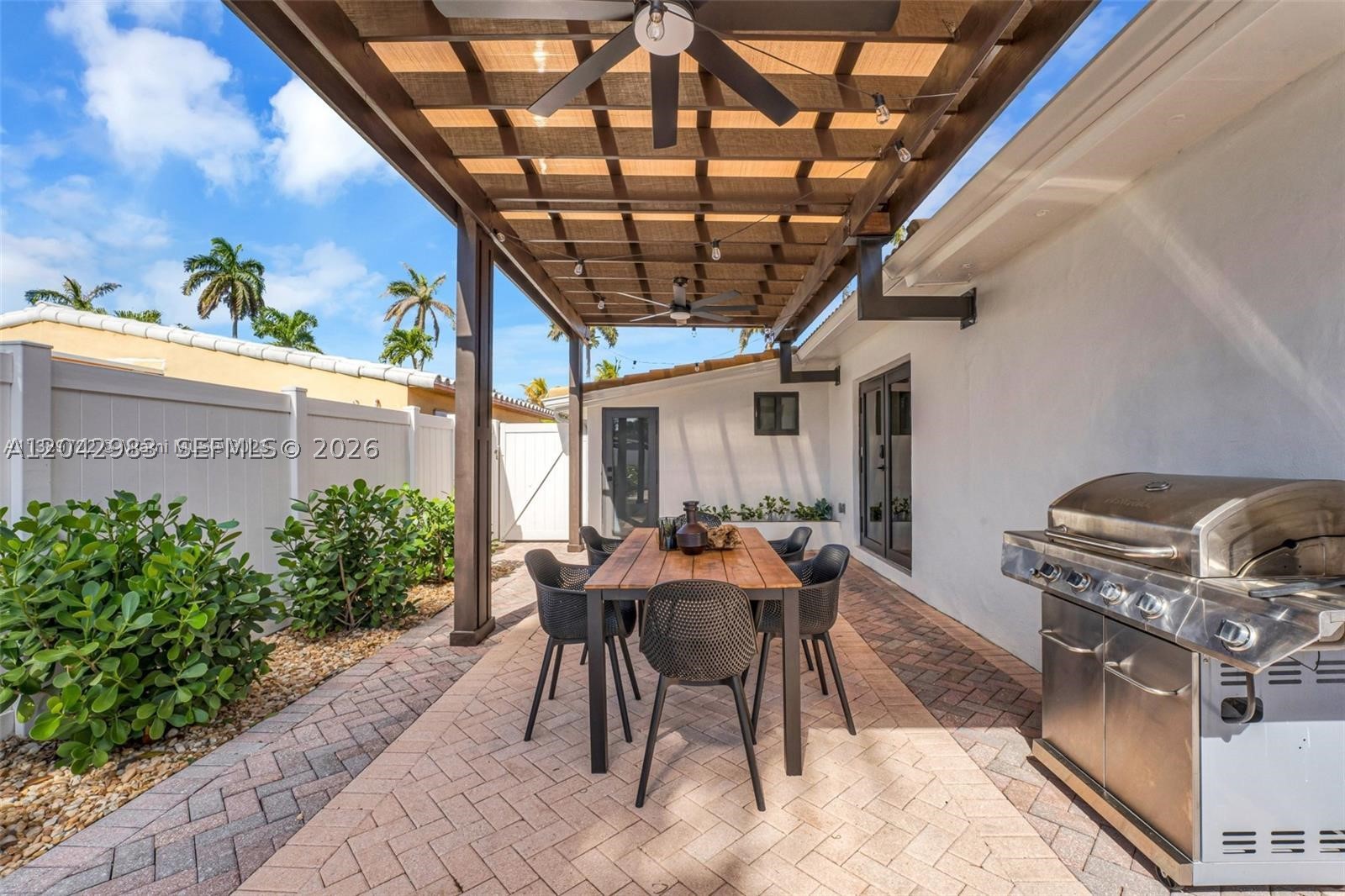HOLLYWOOD HOMESITES SECON - Residential