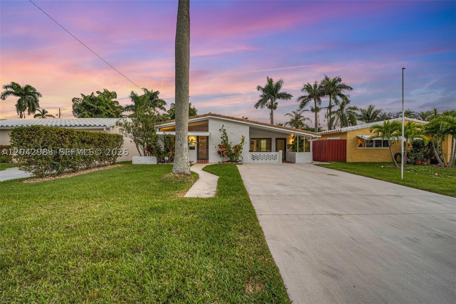 HOLLYWOOD HOMESITES SECON - Residential