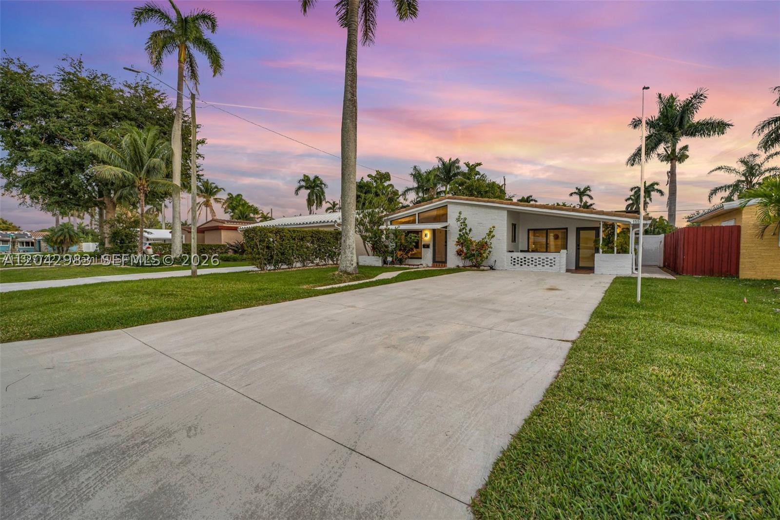 HOLLYWOOD HOMESITES SECON - Residential
