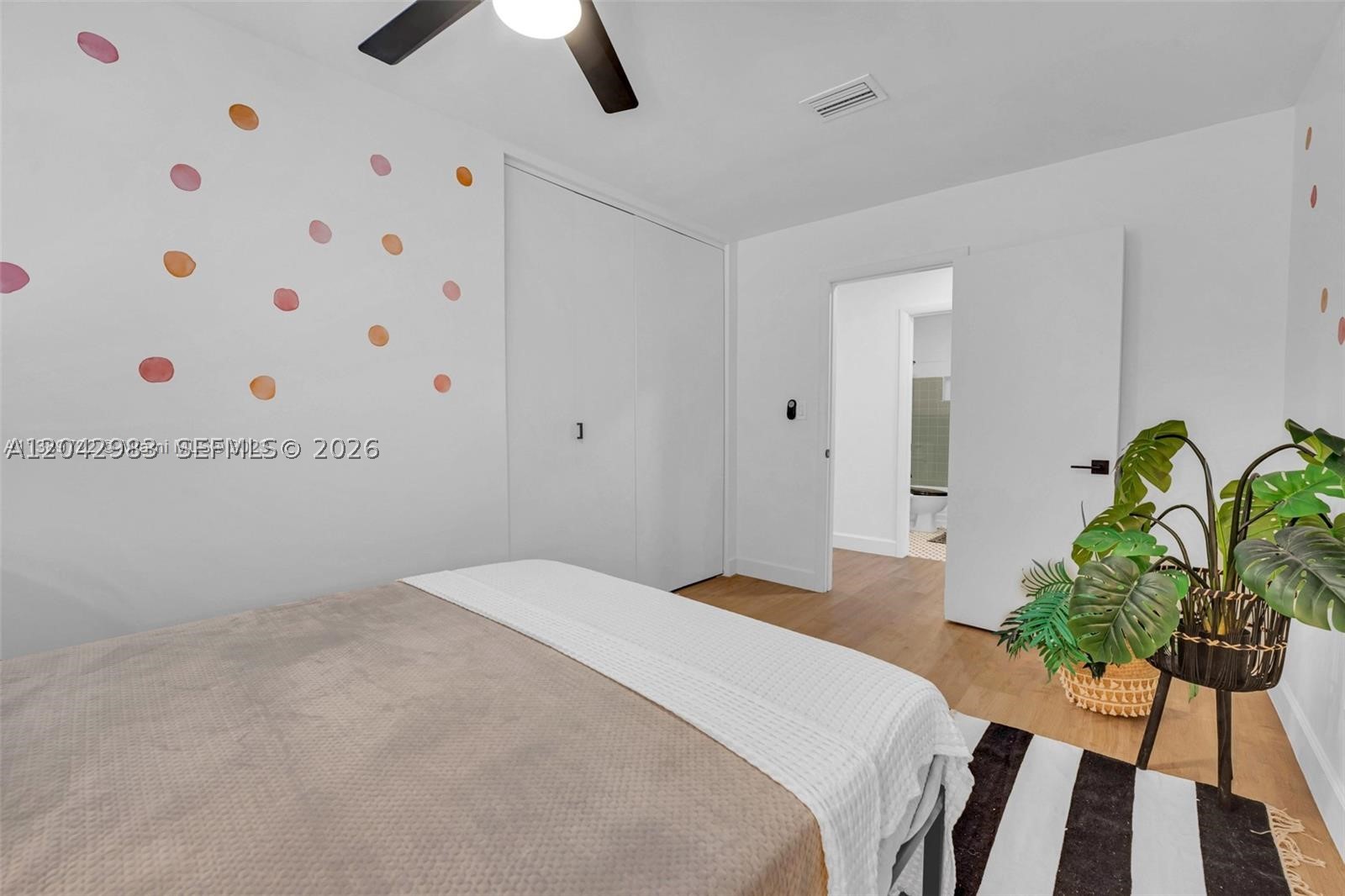 HOLLYWOOD HOMESITES SECON - Residential