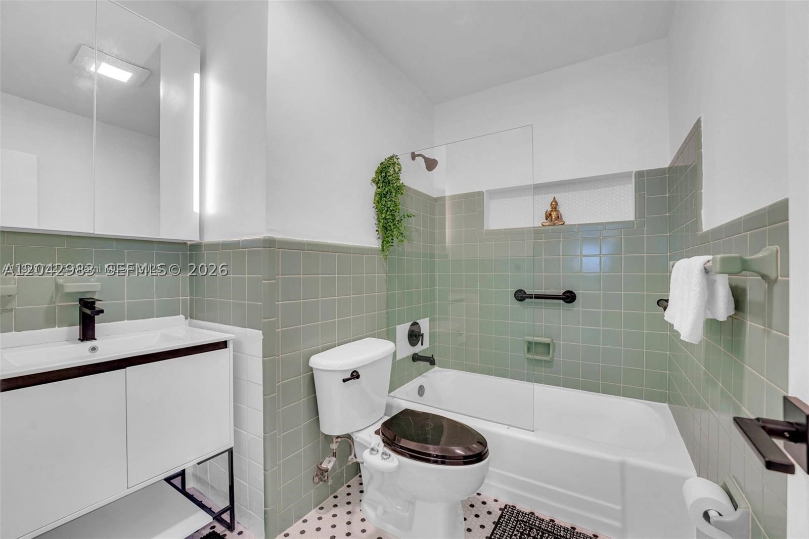 HOLLYWOOD HOMESITES SECON - Residential