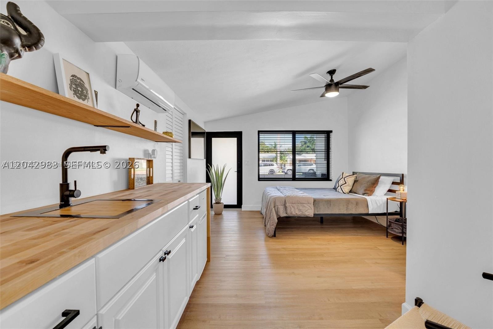HOLLYWOOD HOMESITES SECON - Residential