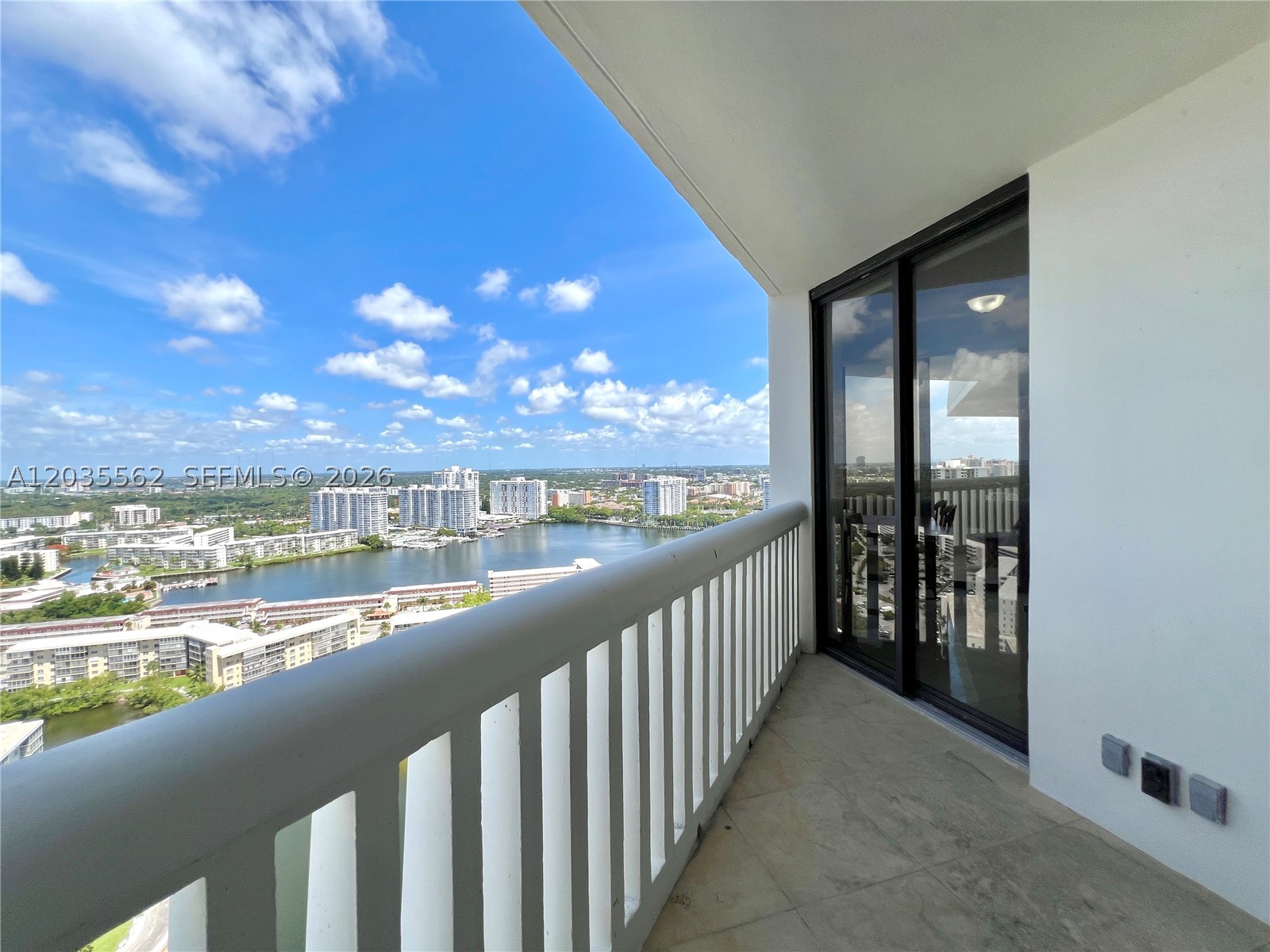 1000 ISL BLVD WILLIAMS IS - Residential