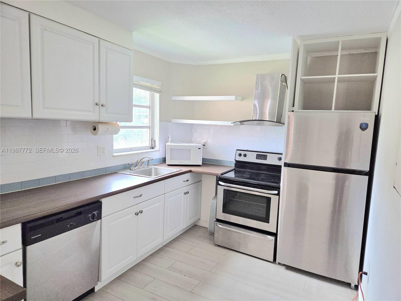 Enjoy beautiful pond views from your private screened porch! This well-maintained unit offers 1 bedroom and 1.5 bathrooms, tile flooring throughout, fresh interior paint, and a bright, inviting layout. The community features 24-hour gated security, a pool, and additional amenities for your comfort. Conveniently located near Publix, LA Fitness, and a variety of shopping and dining options—this is a perfect place to call home.