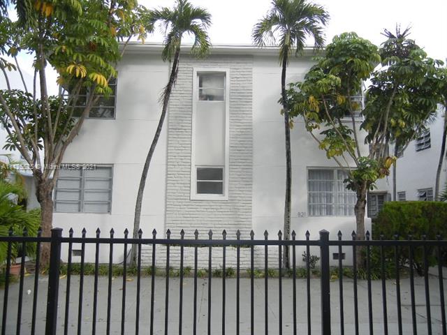 Cozy 2/1 in the heart of South beach. Impact windows, plenty of closet space, wood floors. Near the beach and shopping area. Gated Community.