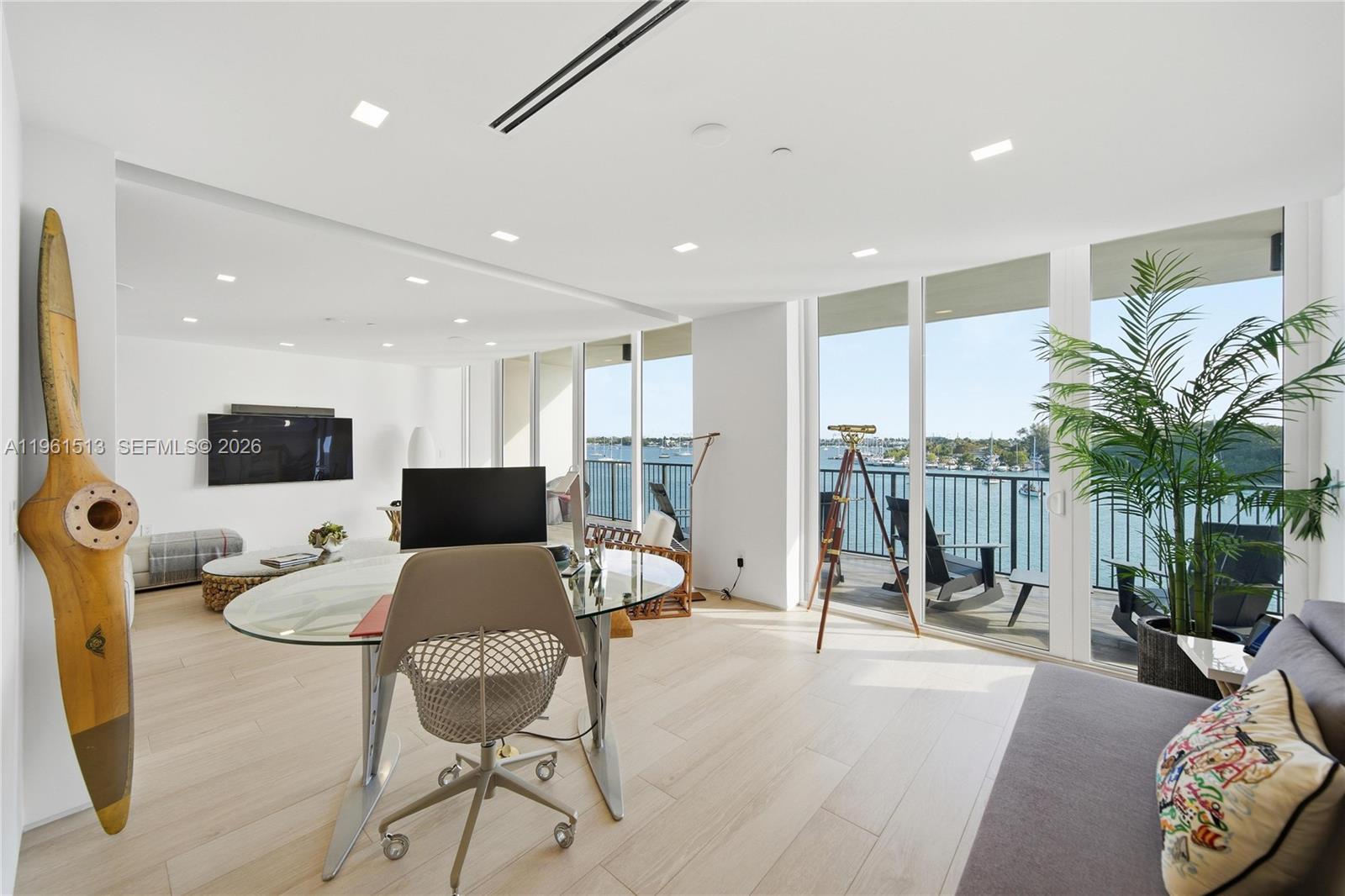 ONE THOUSAND VENETIAN WAY - Residential